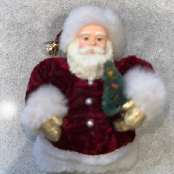Santa Brooch Holiday Coat Lapel Pin Red Fabric Molded Resin - Picture 3 of 3